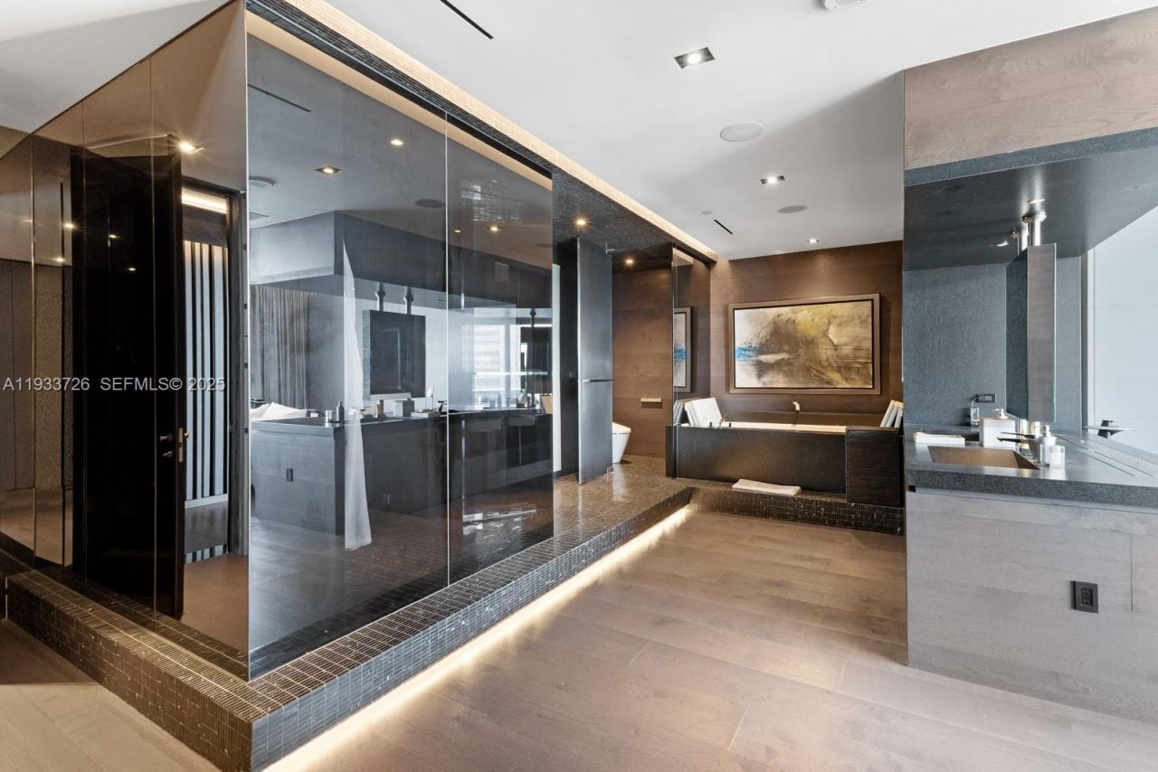 200 Biscayne Boulevard Way , Unit PH-5404, Miami, FL 33131 Photo