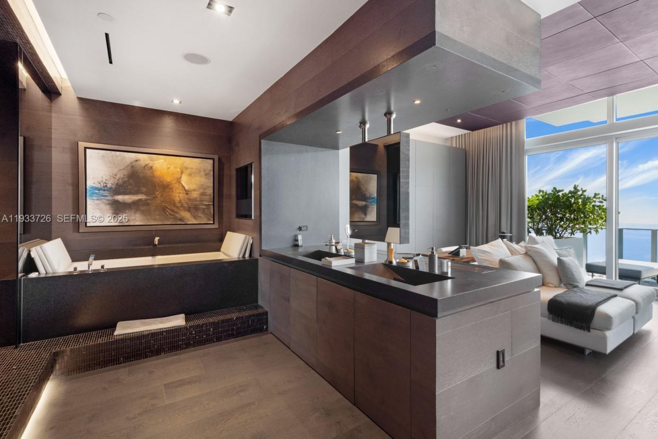 200 Biscayne Boulevard Way , Unit PH-5404, Miami, FL 33131 Photo