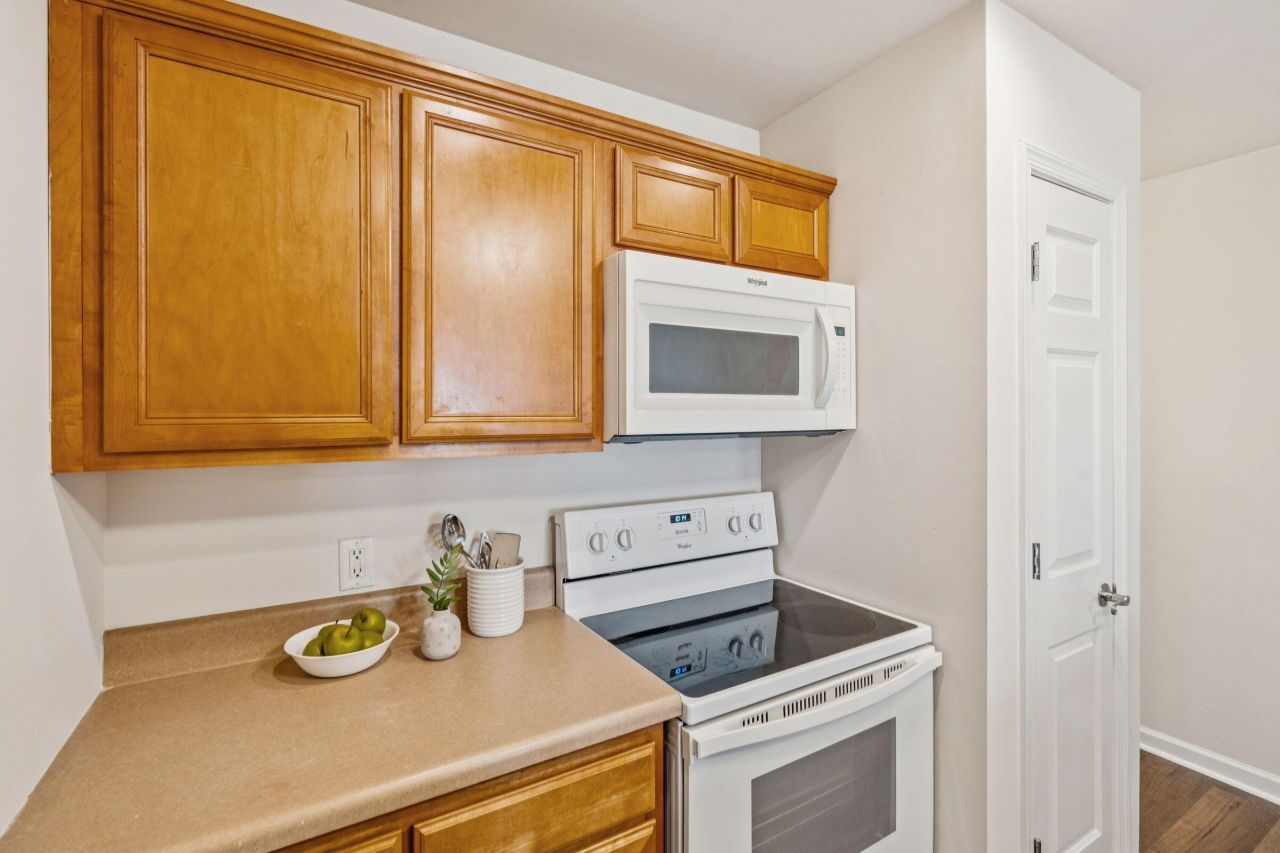 2262 Folly Road Photo 4