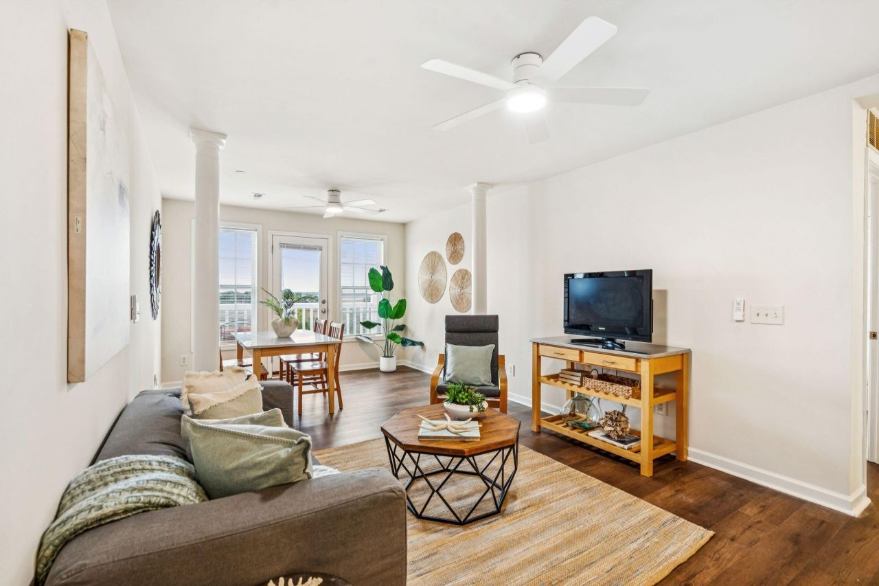 2262 Folly Road Photo 9