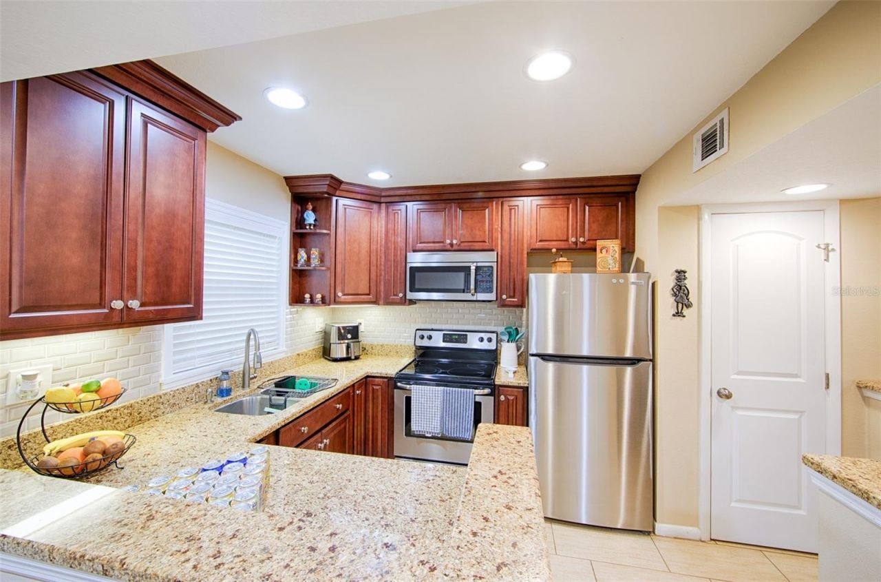 1860 Massachusetts Avenue Ne, Unit 224, Saint Petersburg, FL 33703 Photo