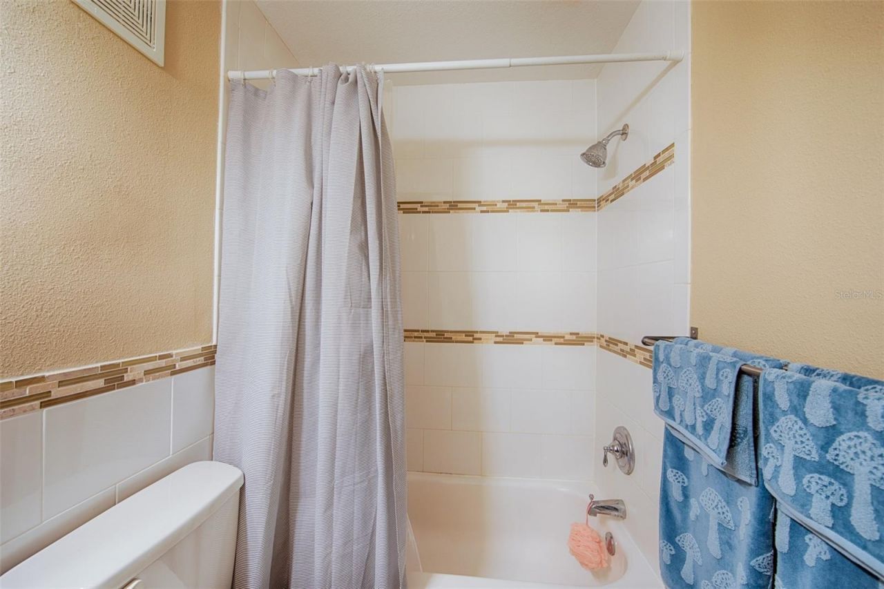 1860 Massachusetts Avenue Ne, Unit 224, Saint Petersburg, FL 33703 Photo