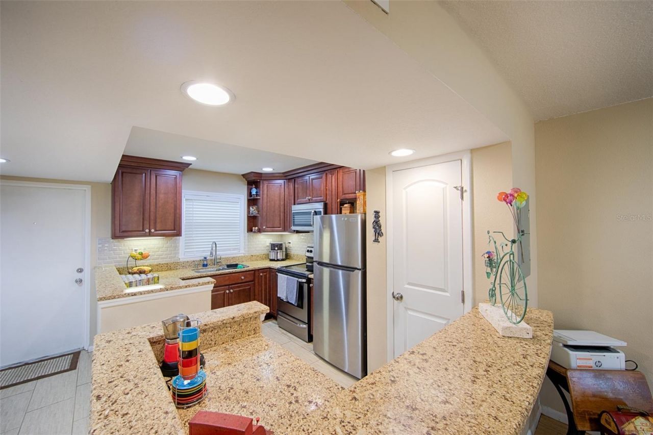 1860 Massachusetts Avenue Ne, Unit 224, Saint Petersburg, FL 33703 Photo