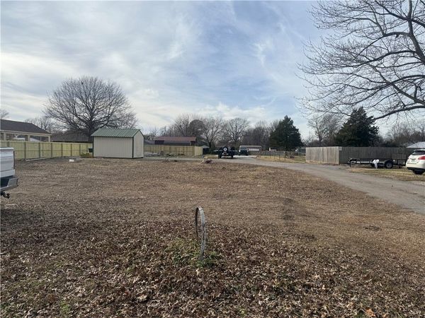 500 West End Street, Springdale, AR 72764