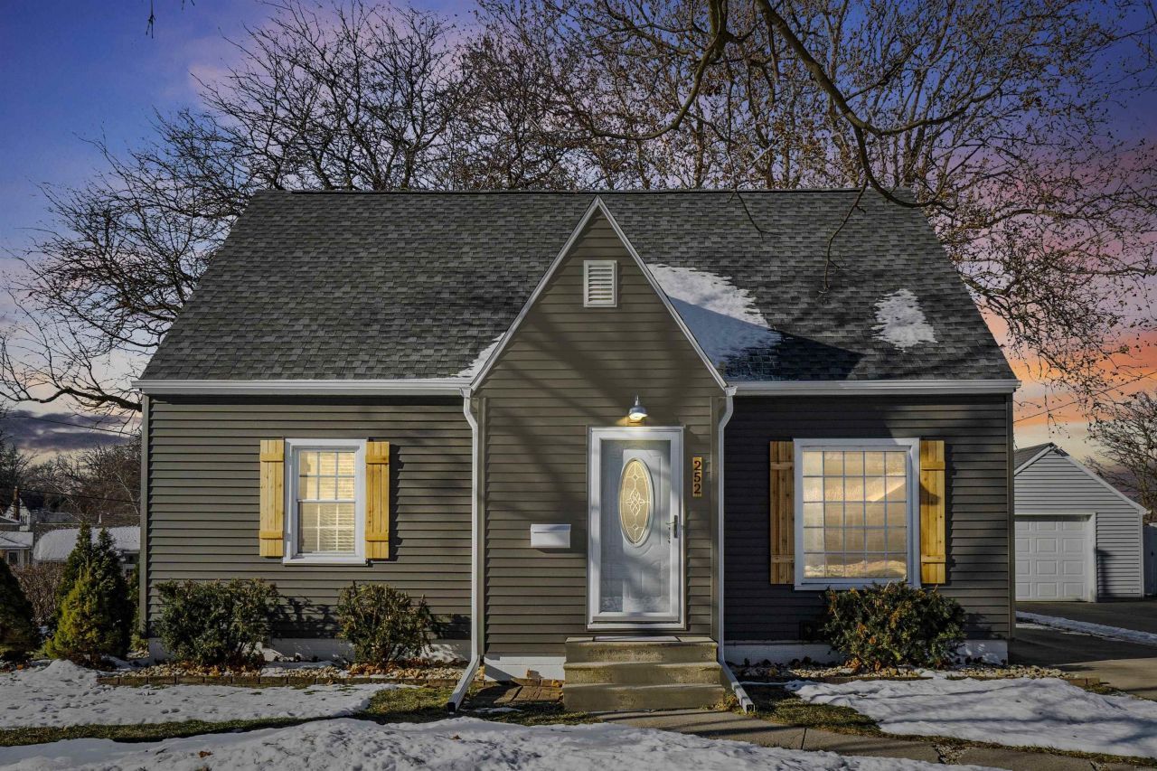 252 Derbyshire Road, Waterloo, IA 50701 Main Photo