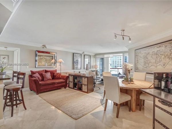 6767 Collins , Unit 901, Miami Beach, FL 33141