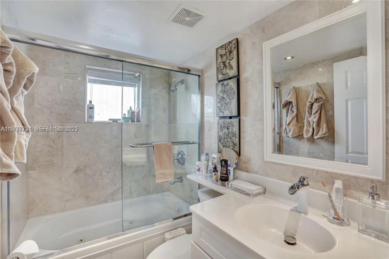 6767 Collins , Unit 901, Miami Beach, FL 33141 Photo