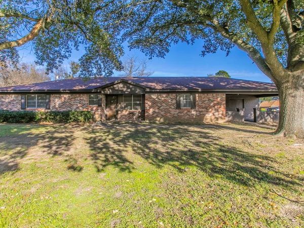 615 E Jacinto Street, Groesbeck, TX 76642