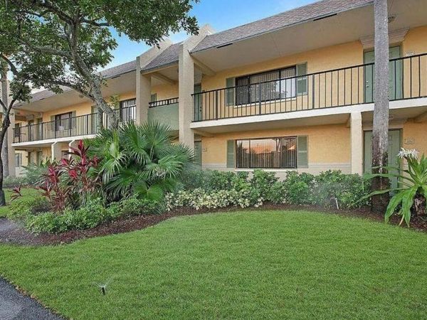 416 Meadows Circle, Boynton Beach, FL 33436