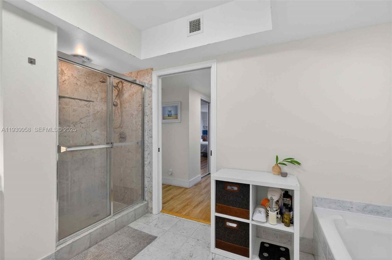 3598 Yacht Club Dr, Unit 302, Aventura, FL 33180 Photo