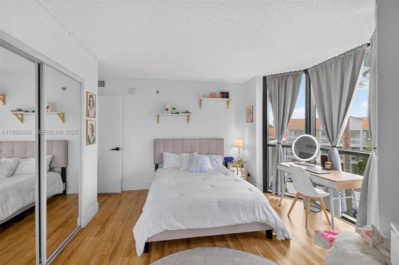 3598 Yacht Club Dr, Unit 302, Aventura, FL 33180 Photo