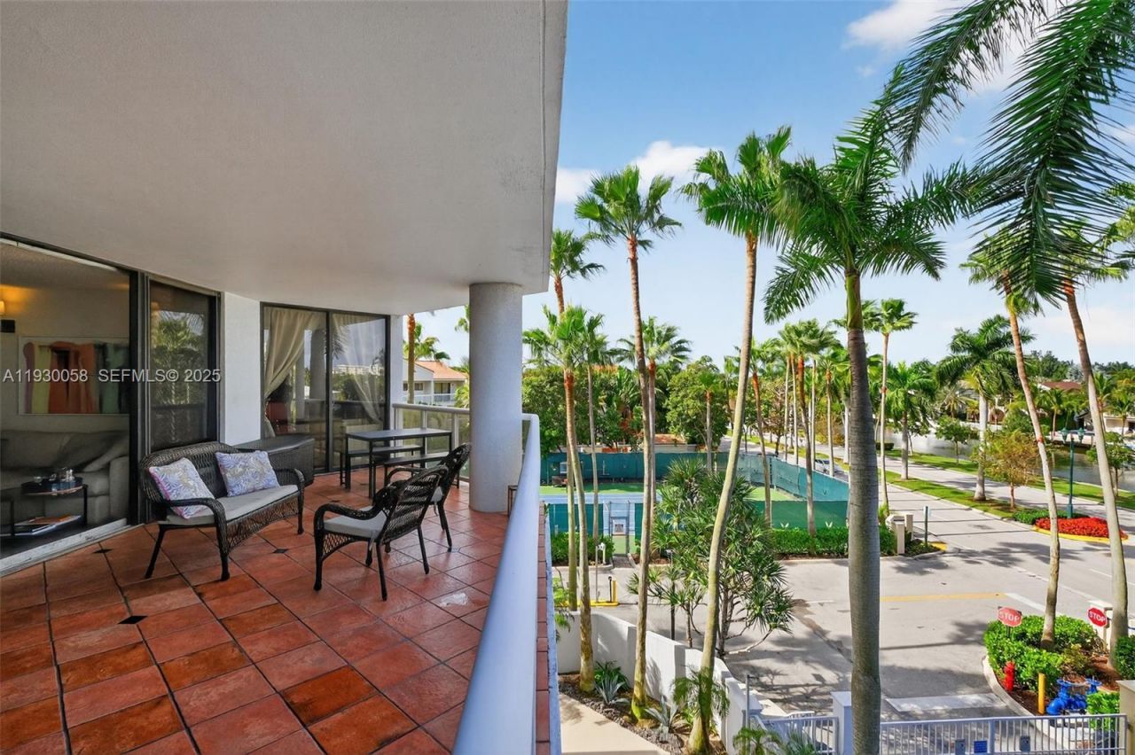 3598 Yacht Club Dr, Unit 302, Aventura, FL 33180 Photo