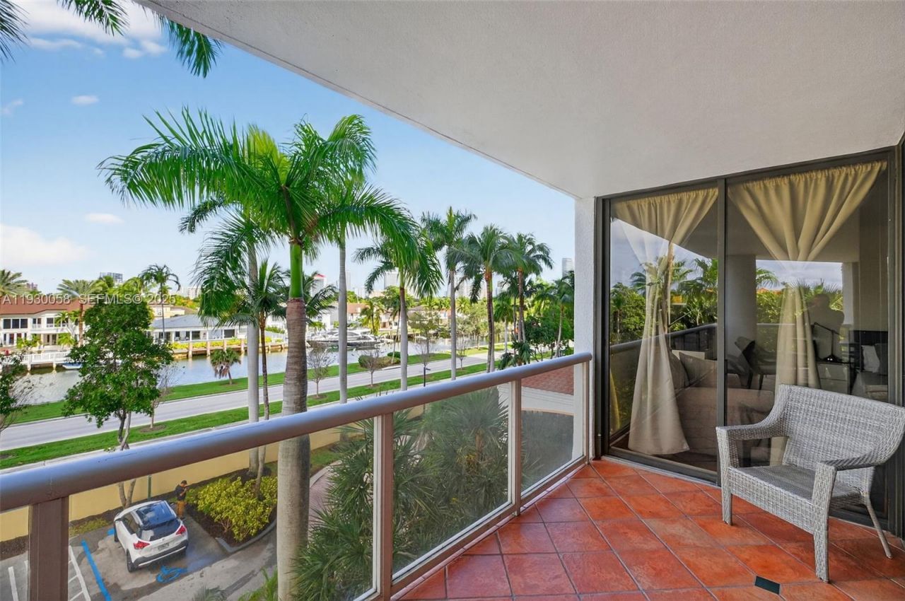 3598 Yacht Club Dr, Unit 302, Aventura, FL 33180 Photo