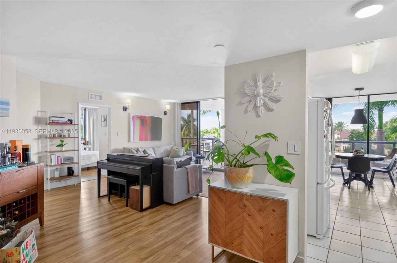 3598 Yacht Club Dr, Unit 302, Aventura, FL 33180 Photo