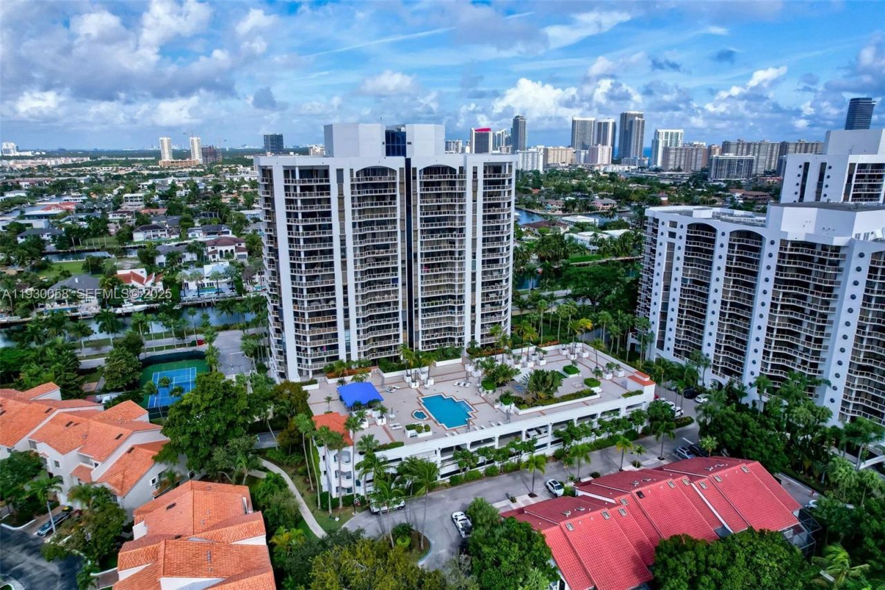 3598 Yacht Club Dr, Unit 302, Aventura, FL 33180 Photo