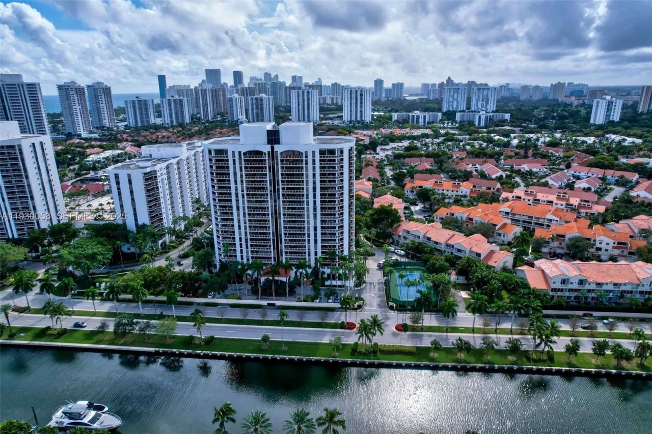 3598 Yacht Club Dr, Unit 302, Aventura, FL 33180 Photo