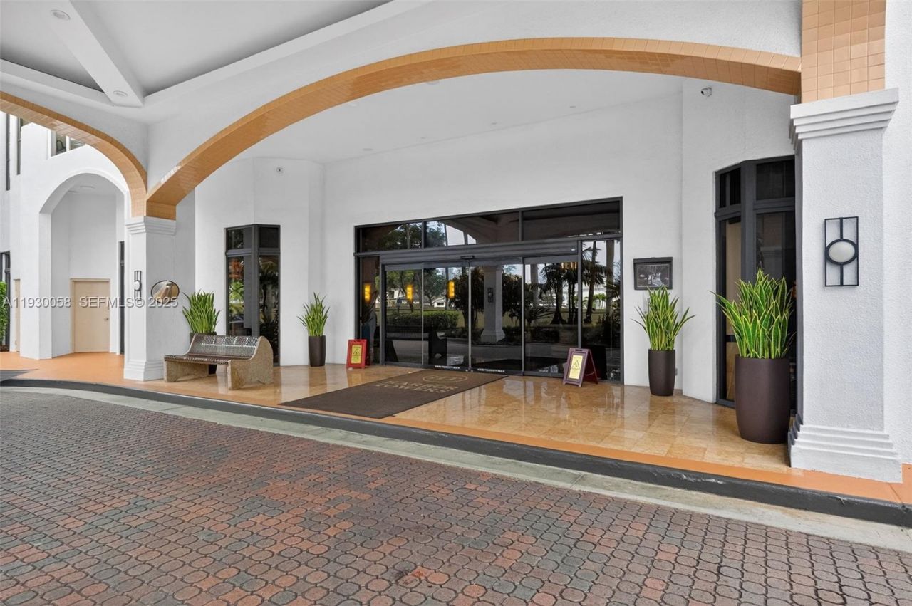 3598 Yacht Club Dr, Unit 302, Aventura, FL 33180 Photo