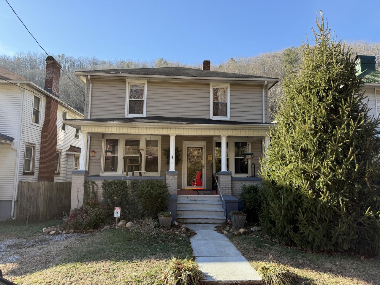 617 Roxbury St, Clifton Forge, VA 24422 Main Photo