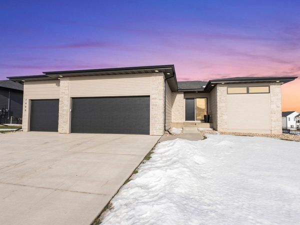 7400 E Shadow Pine Cir, Sioux Falls, SD 57110
