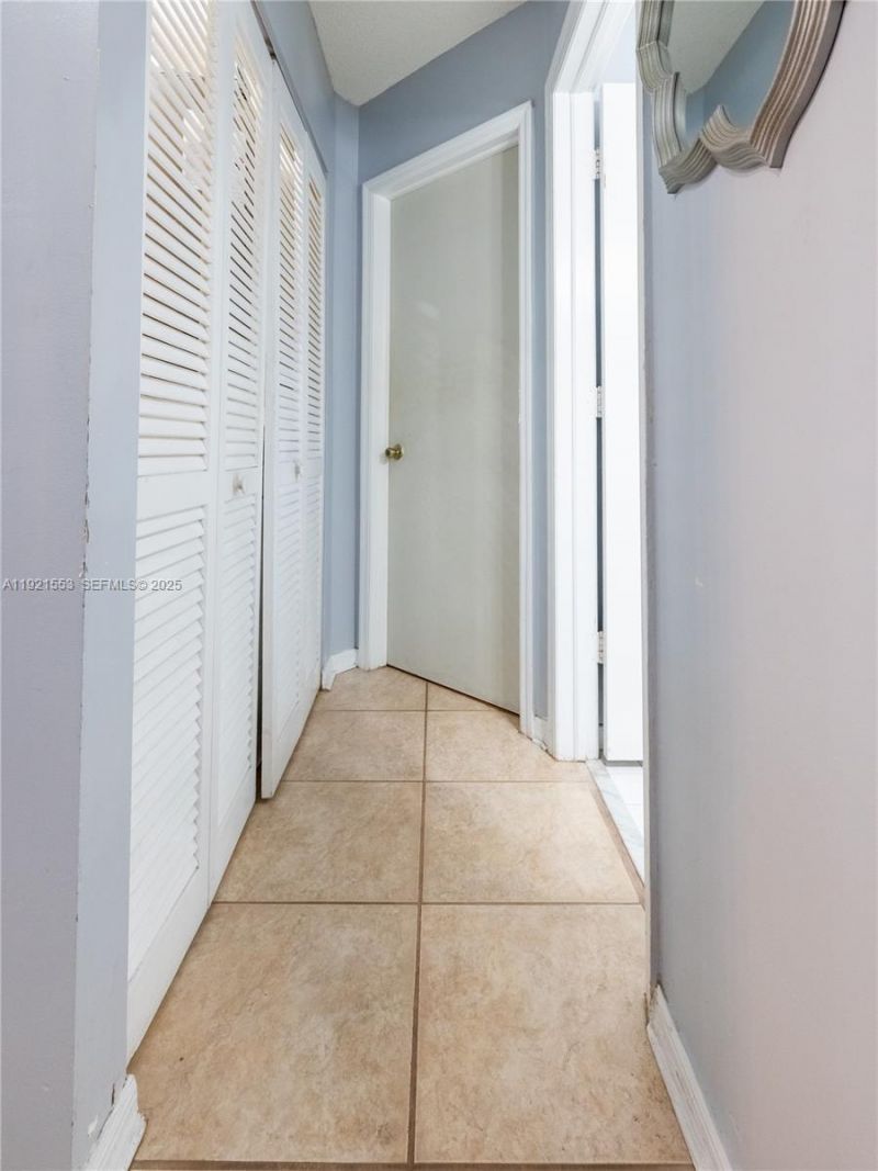 19030 NW 86th Ct, Hialeah, FL 33015 Photo