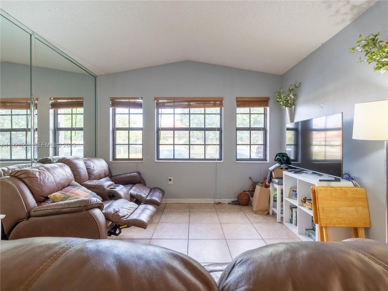 19030 NW 86th Ct, Hialeah, FL 33015 Photo