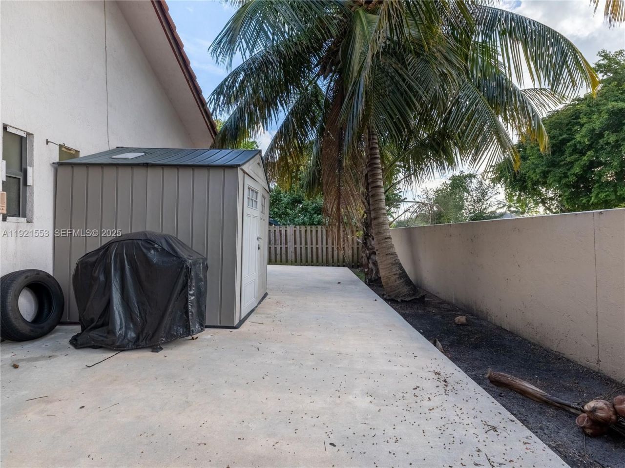 19030 NW 86th Ct, Hialeah, FL 33015 Photo