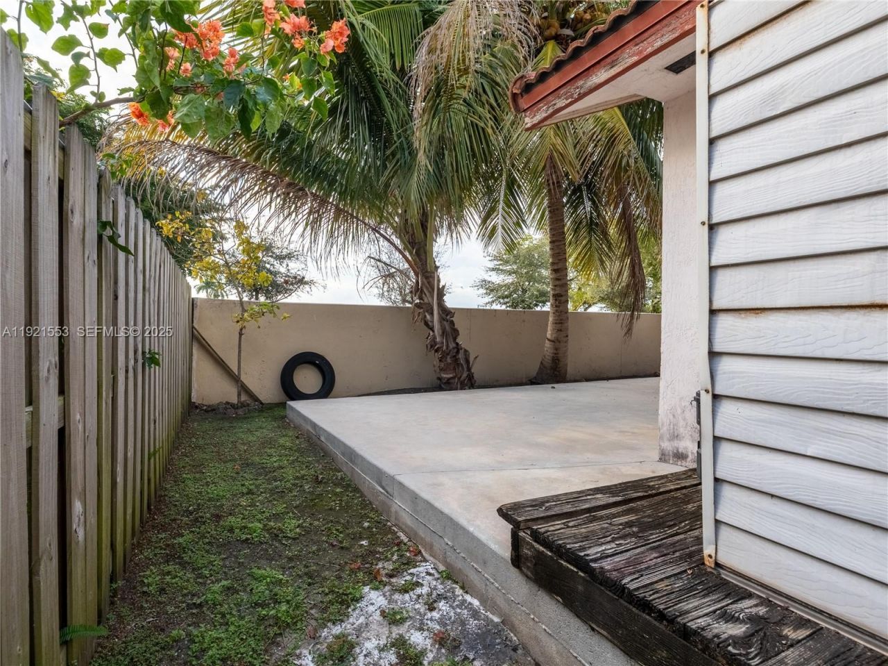 19030 NW 86th Ct, Hialeah, FL 33015 Photo