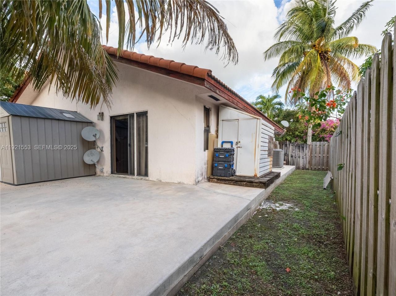 19030 NW 86th Ct, Hialeah, FL 33015 Photo