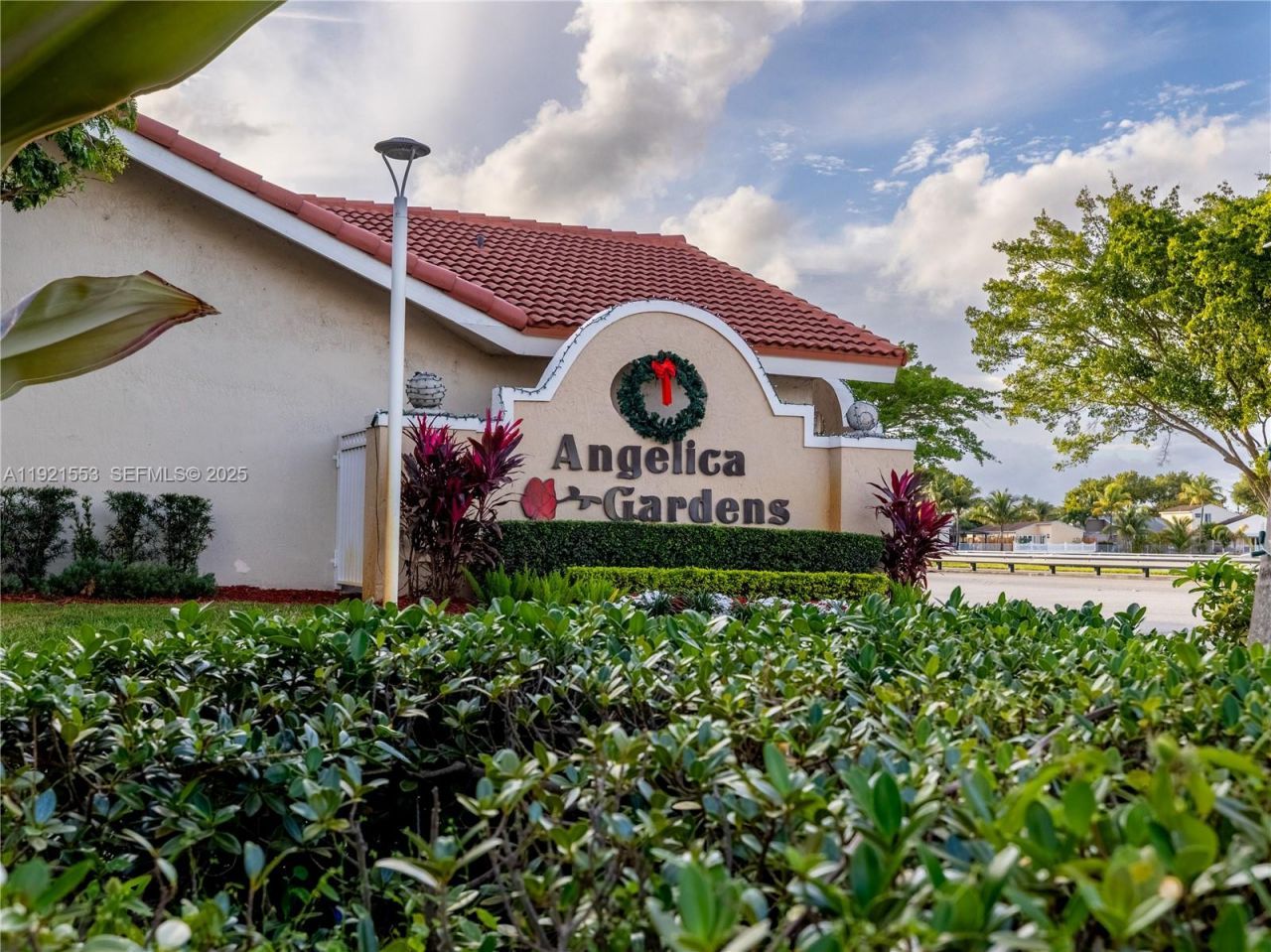 19030 NW 86th Ct, Hialeah, FL 33015 Photo