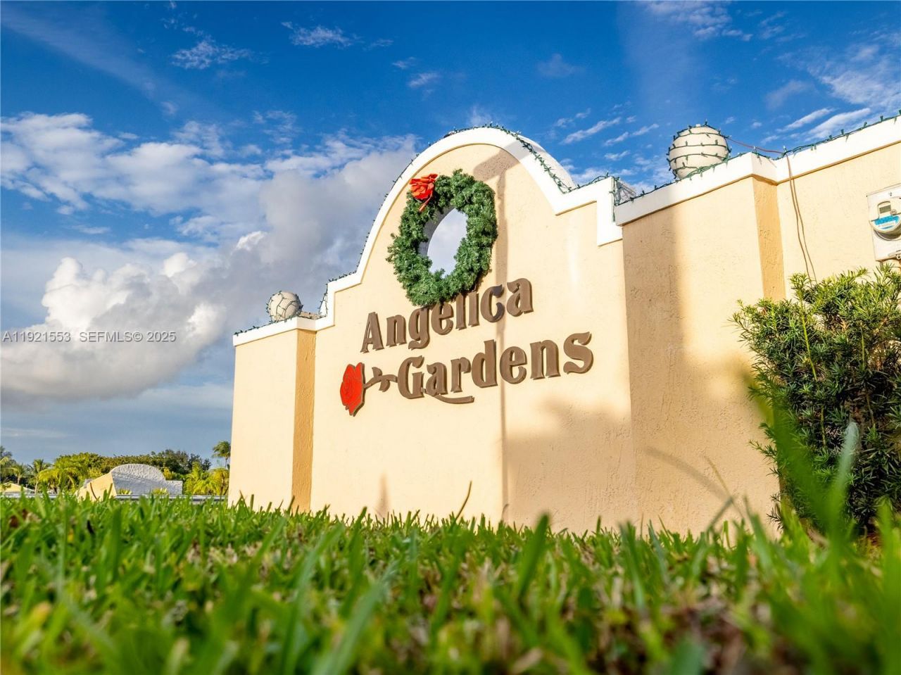 19030 NW 86th Ct, Hialeah, FL 33015 Photo