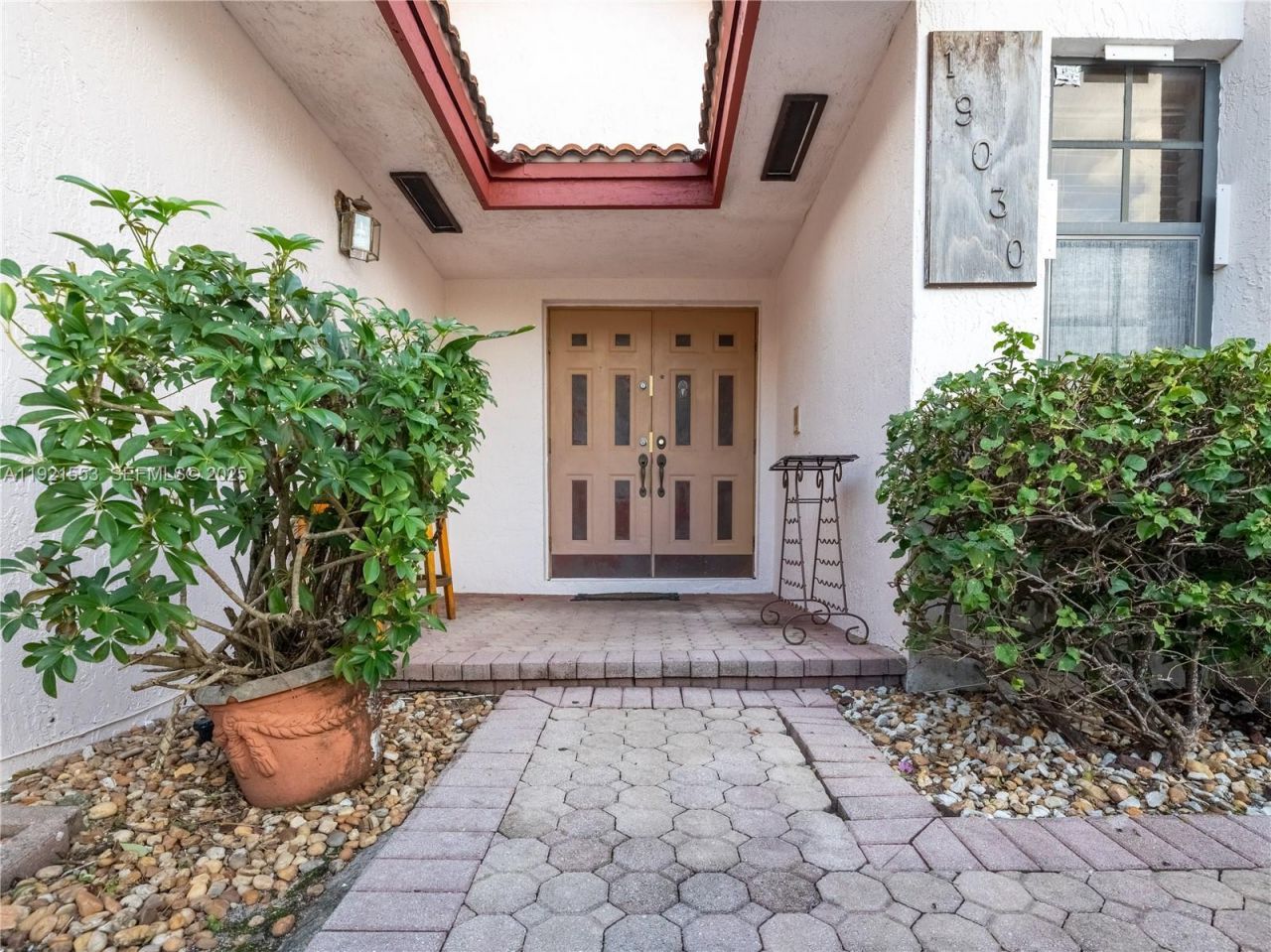 19030 NW 86th Ct, Hialeah, FL 33015 Photo