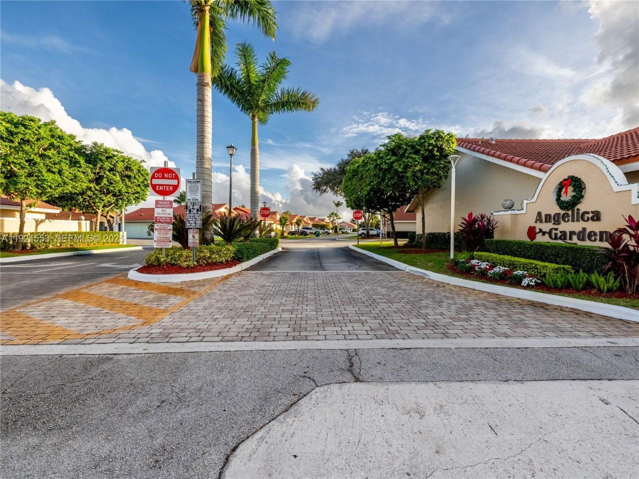 19030 NW 86th Ct, Hialeah, FL 33015 Photo