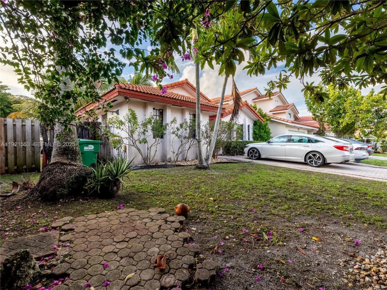 19030 NW 86th Ct, Hialeah, FL 33015 Photo