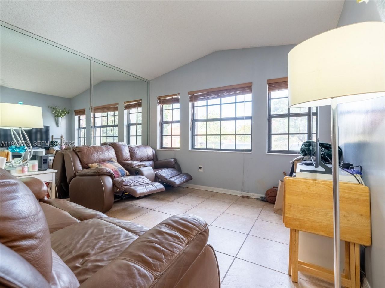 19030 NW 86th Ct, Hialeah, FL 33015 Photo