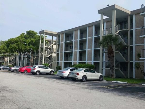 2901 NW 48th Ave, Unit 367, Lauderdale Lakes, FL 33313