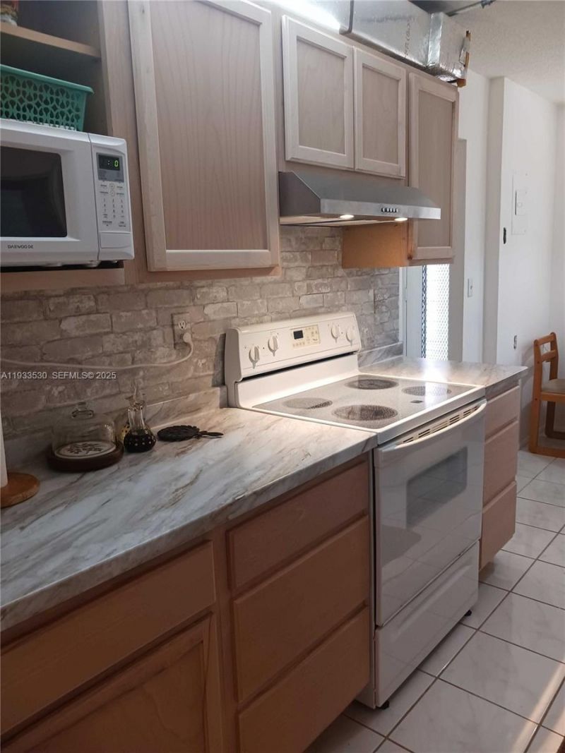 2901 NW 48th Ave, Unit 367, Lauderdale Lakes, FL 33313 Photo