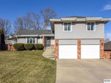 15512 Fieldcrest Circle, Omaha, NE 68154