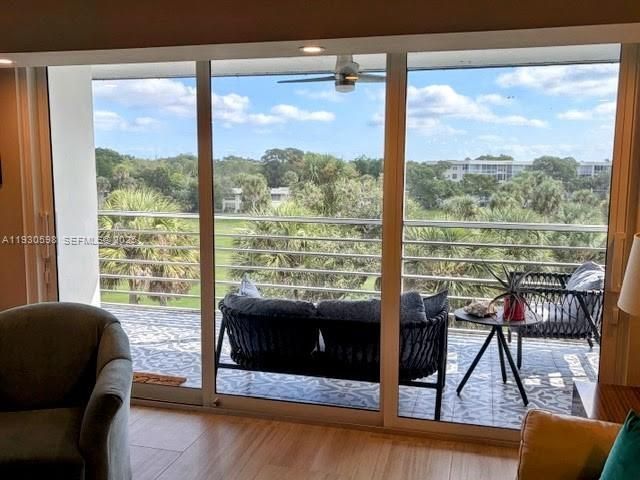 806 Cypress Grove Ln, Unit 512, Pompano Beach, FL 33069 Photo