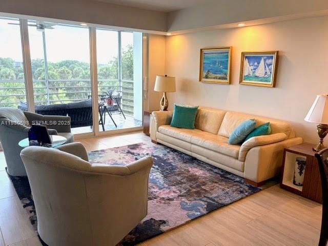 806 Cypress Grove Ln, Unit 512, Pompano Beach, FL 33069 Photo