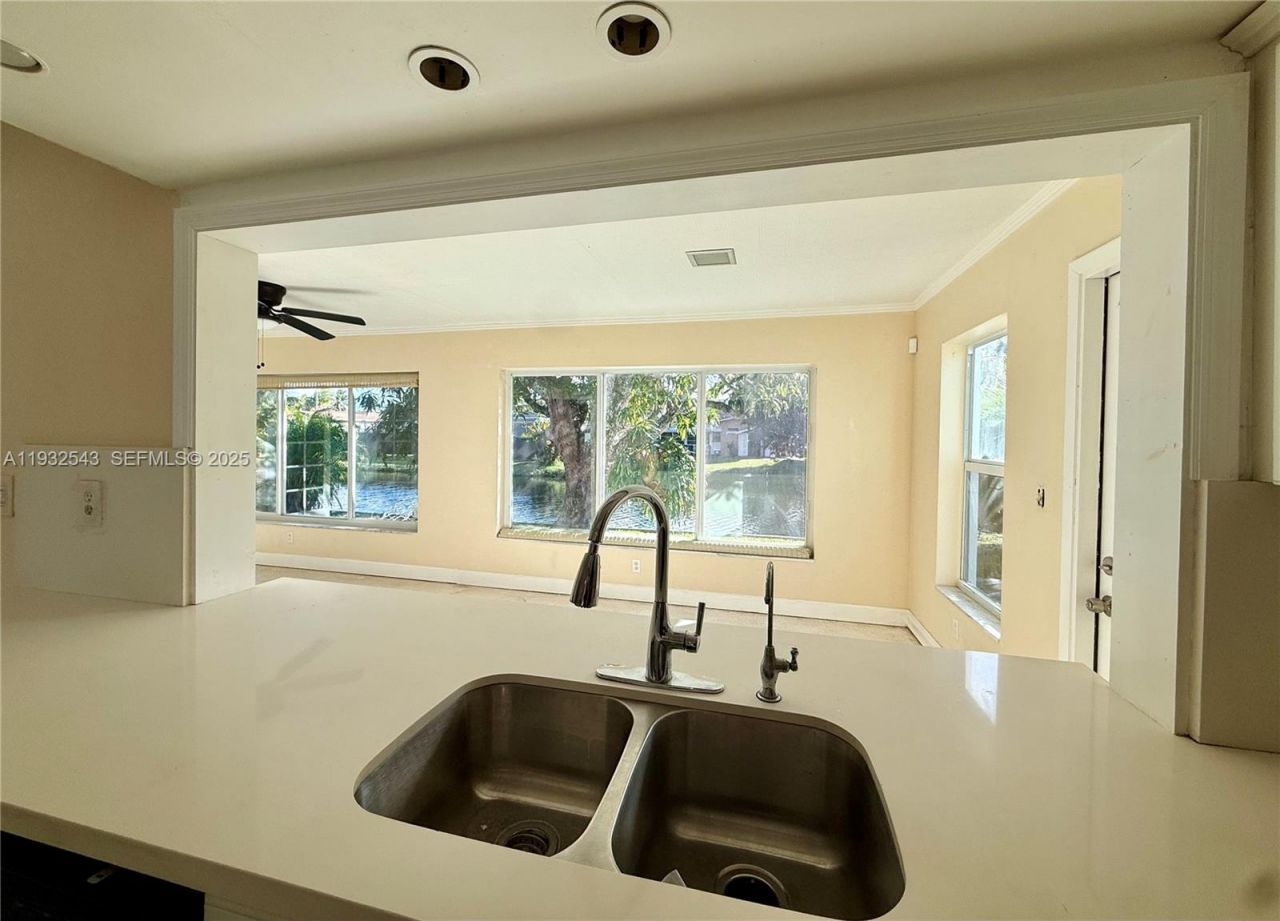 5030 NW 42nd St, Lauderdale Lakes, FL 33319 Photo