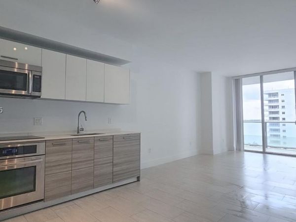 1300 Brickell Bay Dr, Unit 1106, Miami, FL 33131
