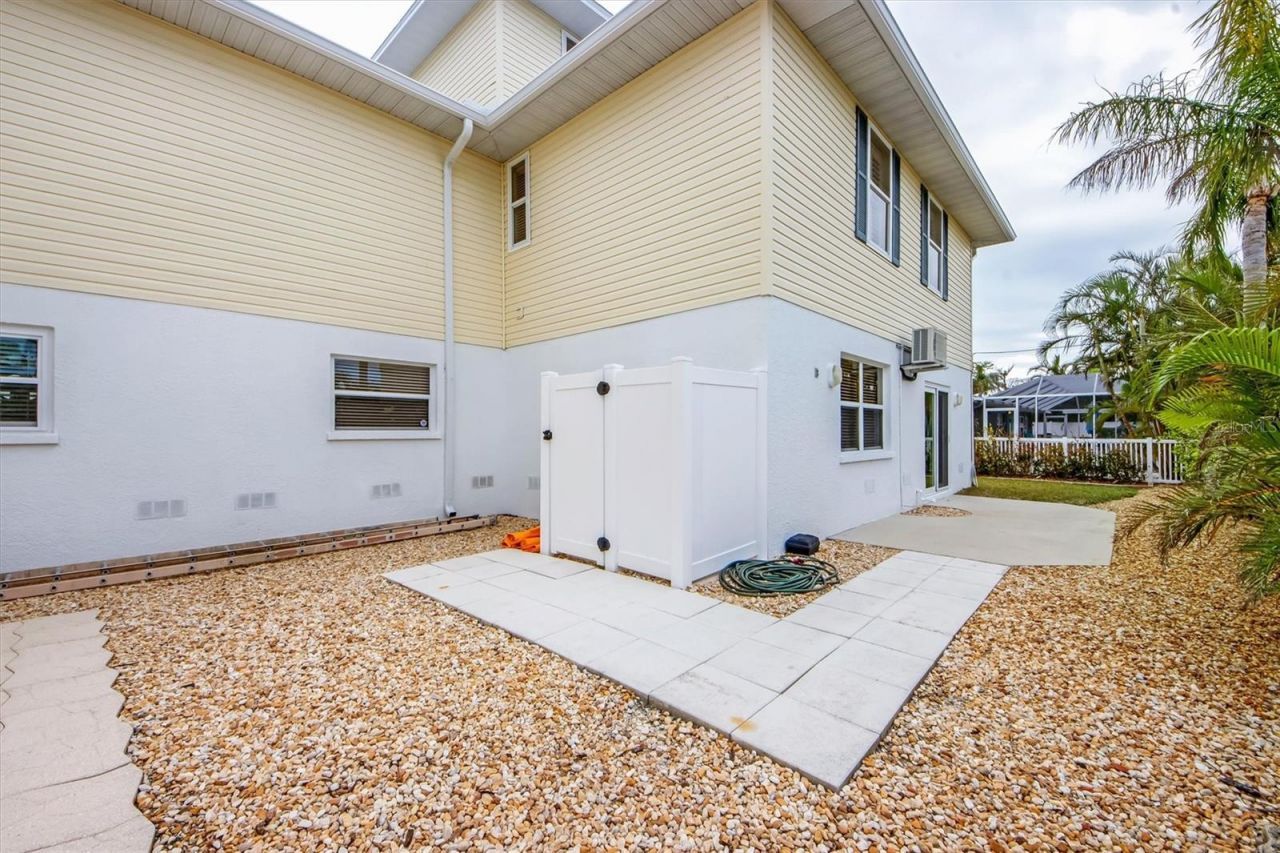 220 82nd Street, Holmes Beach, FL 34217 Photo