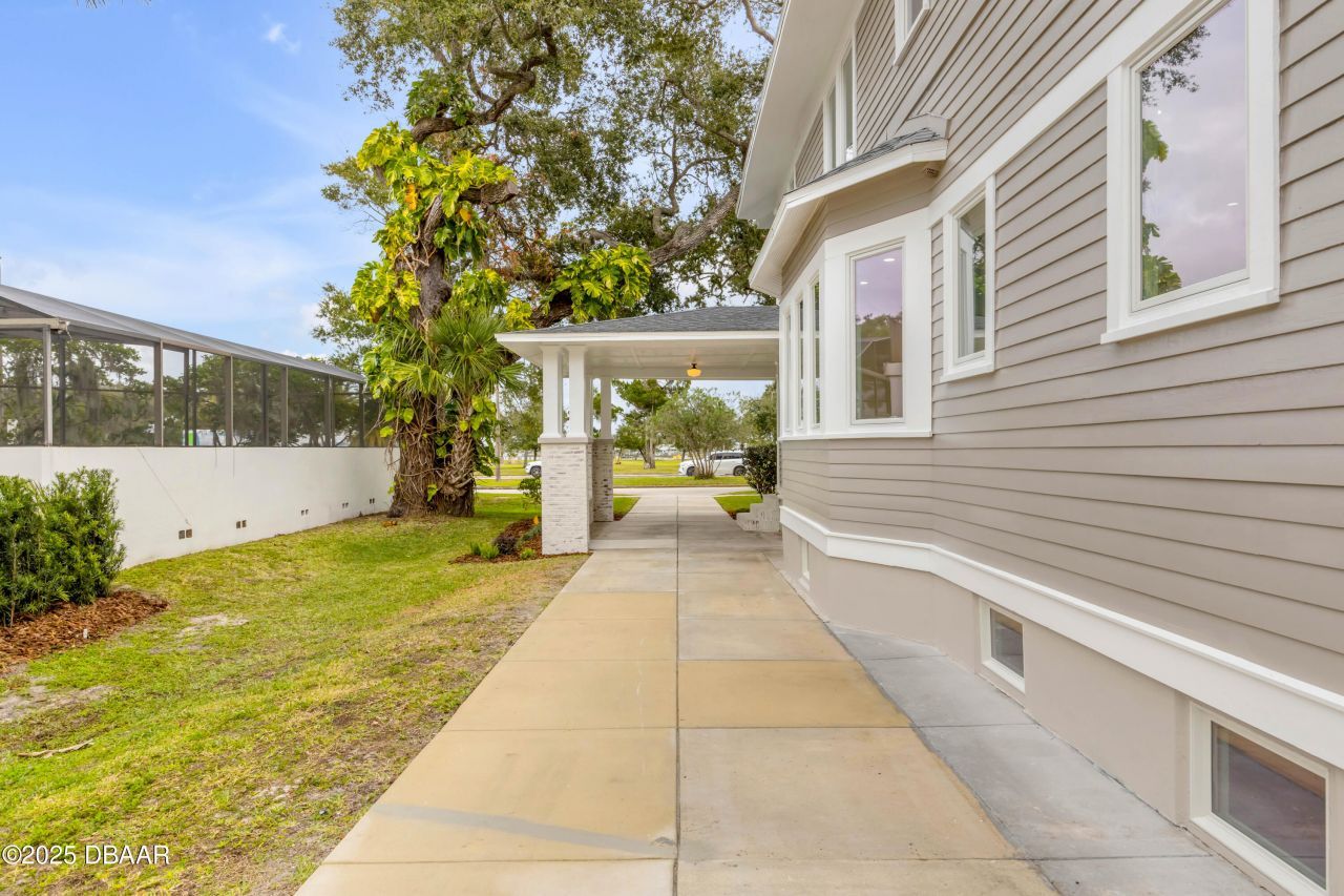 214 S Riverside Drive, New Smyrna Beach, FL 32168 Photo