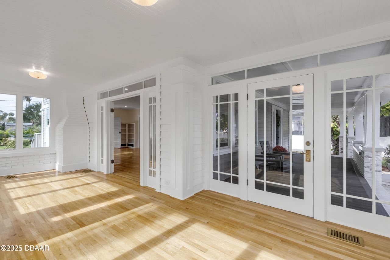 214 S Riverside Drive, New Smyrna Beach, FL 32168 Photo