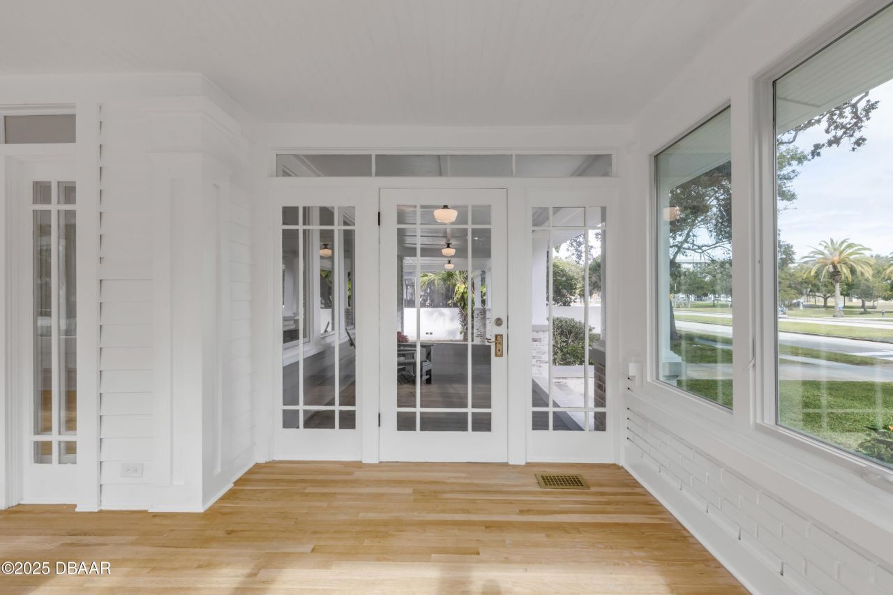 214 S Riverside Drive, New Smyrna Beach, FL 32168 Photo