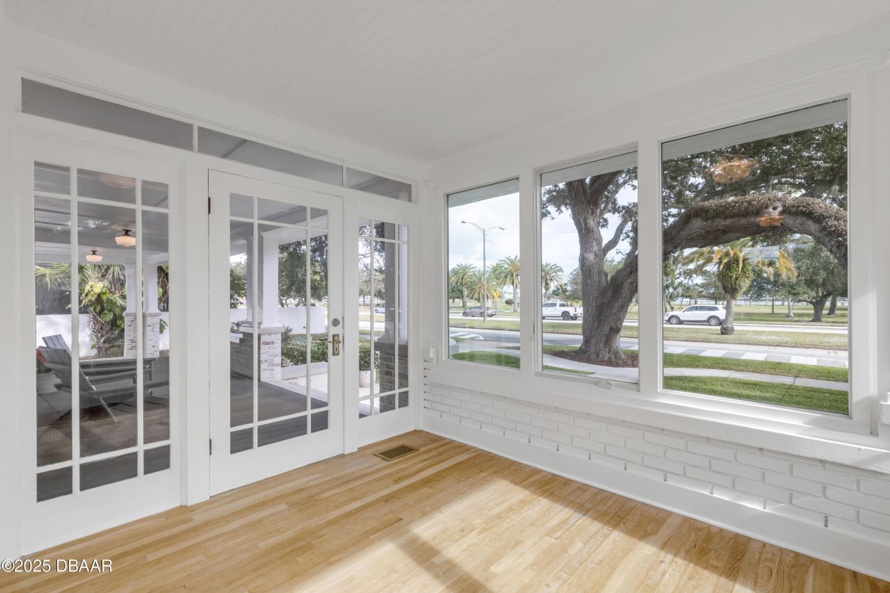 214 S Riverside Drive, New Smyrna Beach, FL 32168 Photo