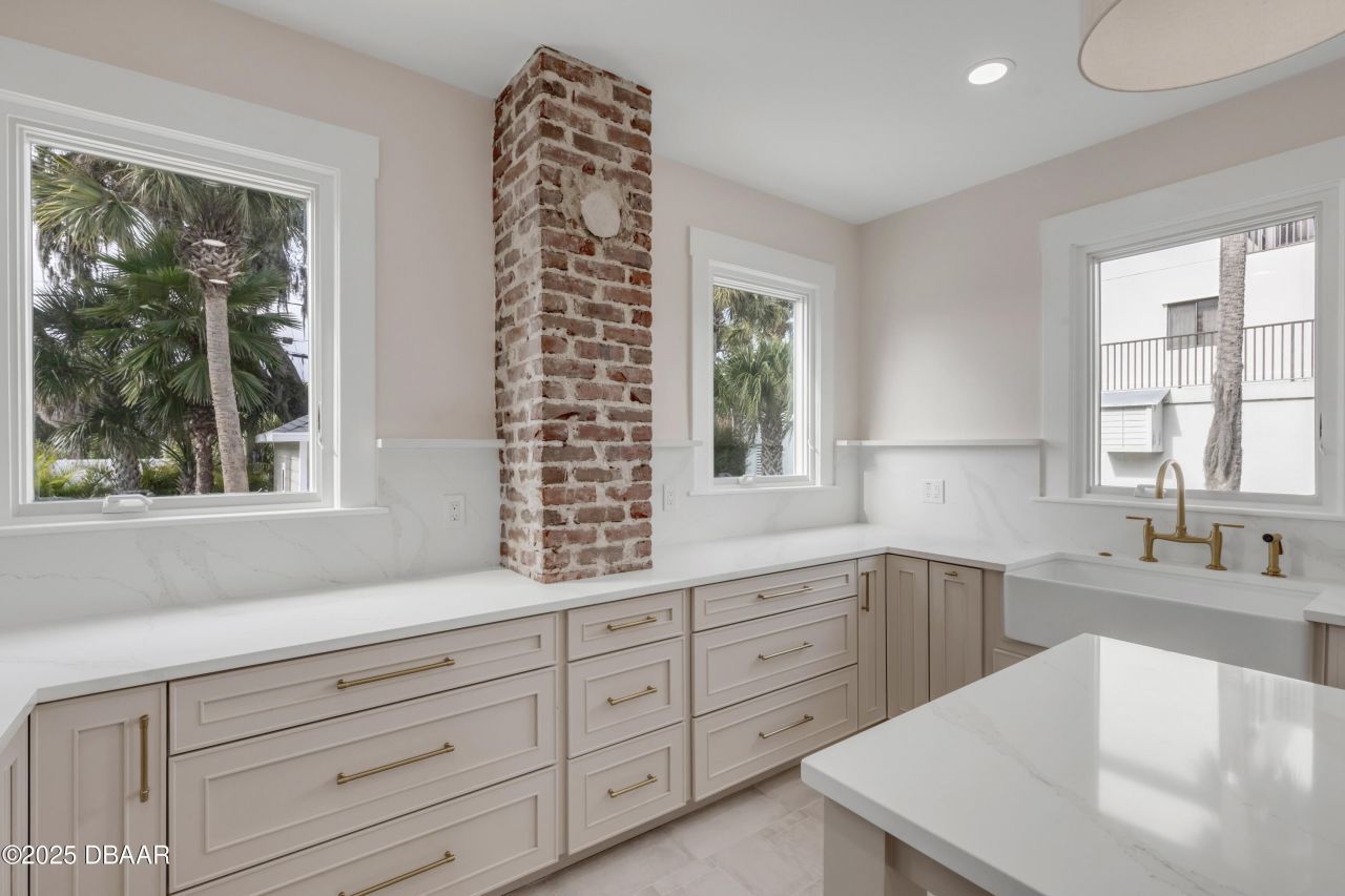 214 S Riverside Drive, New Smyrna Beach, FL 32168 Photo