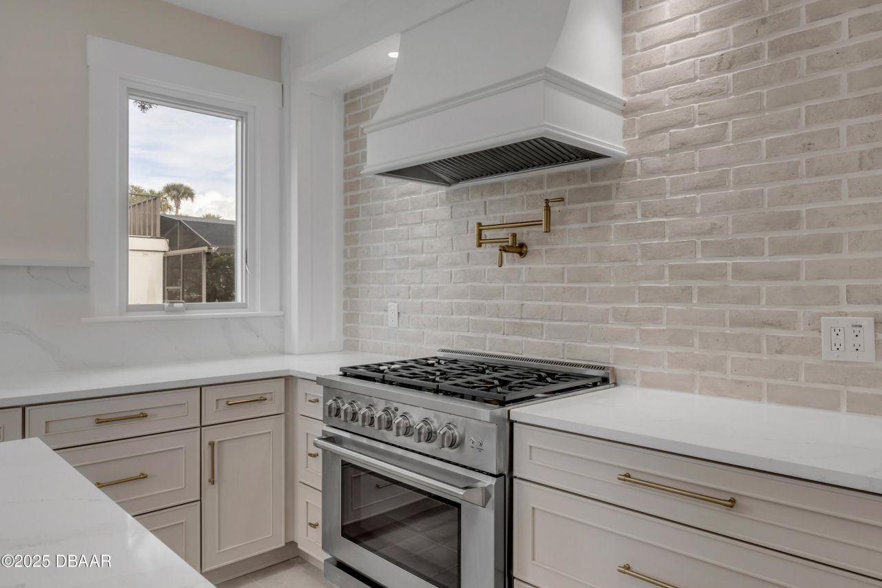 214 S Riverside Drive, New Smyrna Beach, FL 32168 Photo