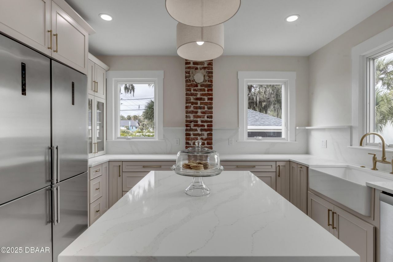 214 S Riverside Drive, New Smyrna Beach, FL 32168 Photo