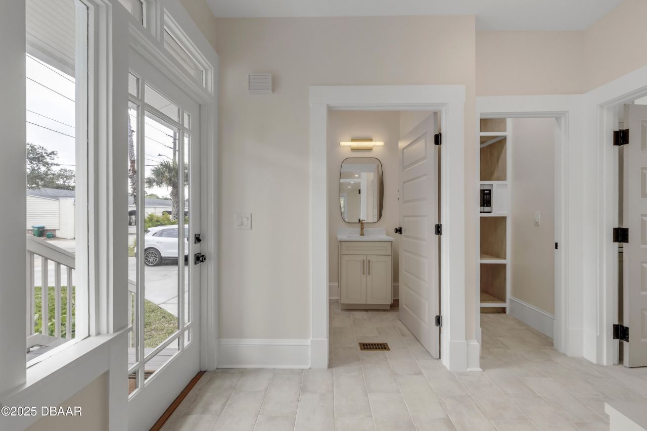 214 S Riverside Drive, New Smyrna Beach, FL 32168 Photo